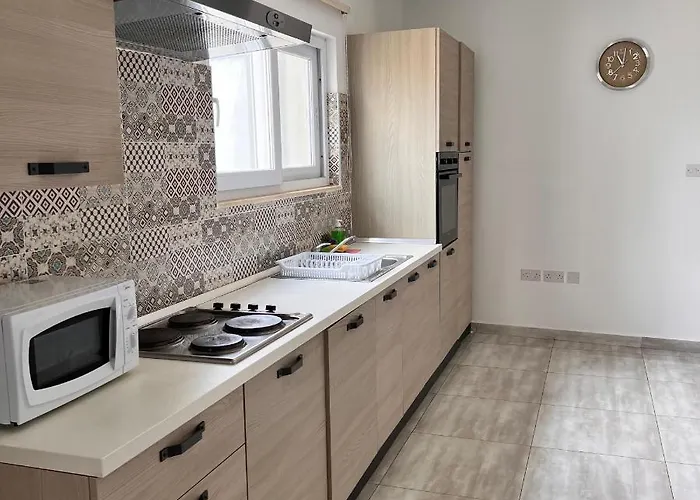 F3 3, Private Two Single Beds Shared Bathroom Kwatera prywatna *