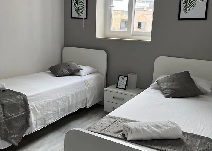 F3 3, Private Two Single Beds Shared Bathroom