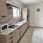 F3 3, Private Two Single Beds Shared Bathroom Homestay *