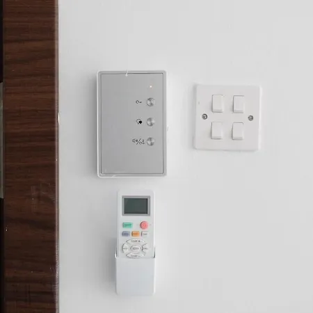 Habitación en casa particular F3 3, Private Two Single Beds Shared Bathroom Msida