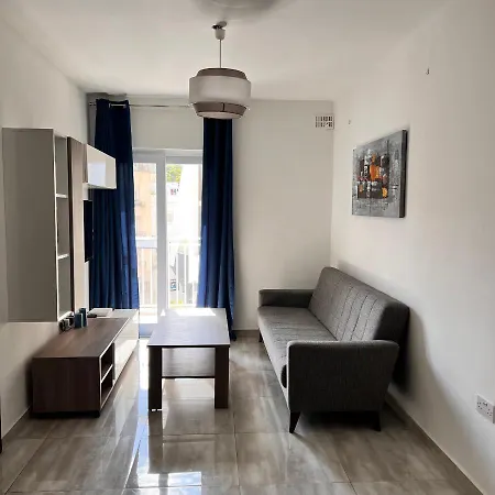 F3 3, Private Two Single Beds Shared Bathroom