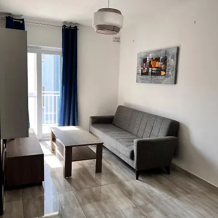 F3 3, Private Two Single Beds Shared Bathroom Habitación en casa particular Msida