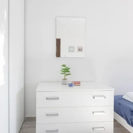 Habitación en casa particular F3 3, Private Two Single Beds Shared Bathroom Msida
