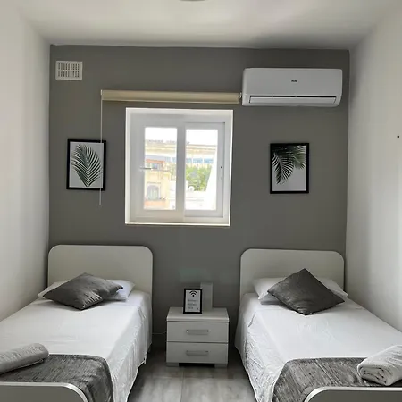 Habitación en casa particular F3 3, Private Two Single Beds Shared Bathroom