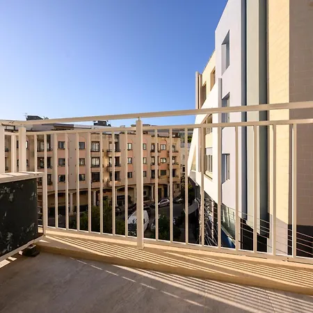 Habitación en casa particular F3 3, Private Two Single Beds Shared Bathroom Msida